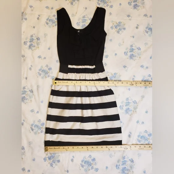 Iz Byer Juniors/ Teenager Black/ White Striped Dress Size Xs - Picture 6 of 11